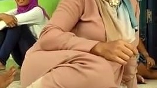 Beautiful Indonesian Mom In Hijab