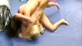 Blonde Vs Brunette Hot Catfight