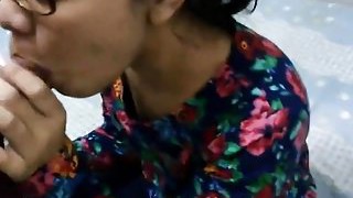 Indonesian Nerdy Girl Blowjob And Fuck