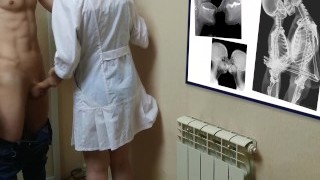 Стройная Медсестра Трахает Пациента Нежными Ручками