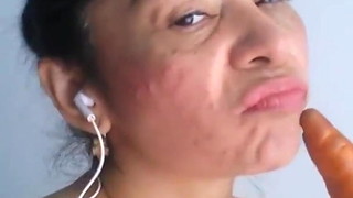 Madura Se Masturba Con Zanahoria