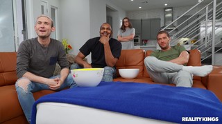 Energized Chick Handles The Situation Like A Real Sex Goddes