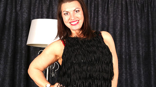 Naughty British Milf Getting Steamy Wet - MatureNL