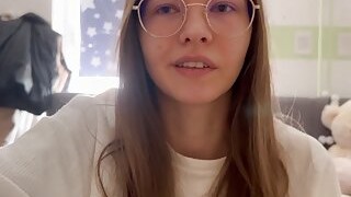 TEEN HARDCORE FINGER FUCKS HERSELF! SQUIRT!