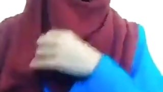 Kopftuch Tussi Zeigt Ihr Geiles Furz Arschloch