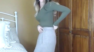 Blonde With Glasses Strip An Show On Cam