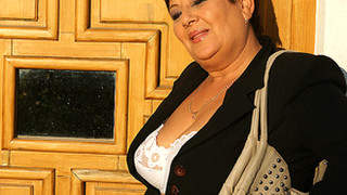 Mature Mariette Gets Stuffed On The Toilet