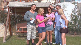 Linda Ray Joins Hot Babes And Horny Men For An Orgy